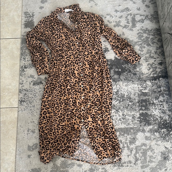 white closet Dresses & Skirts - White closet Leopard Print Long Sleeve Button down midi Dress